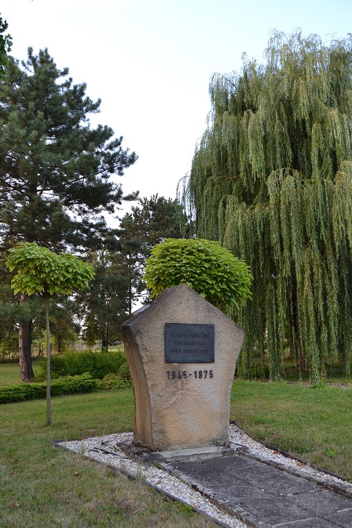 Pomník obětem na počest osvobození obce rudou armádou